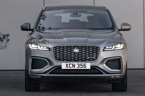 Jaguar F-Pace P400e R-Dynamic Black 2022 view 5