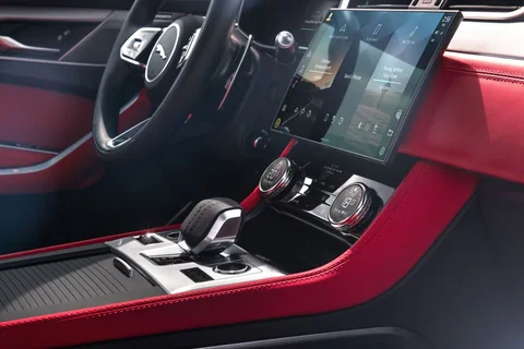 Jaguar F-Pace P400e R-Dynamic Black 2022 view 7