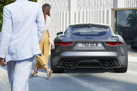 Jaguar F-type Coupé P300 2020 view 2
