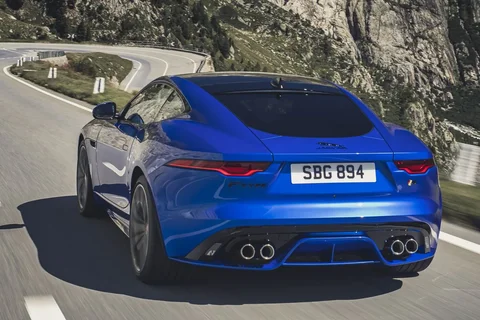 Jaguar F-type Coupé P300 2020 view 3