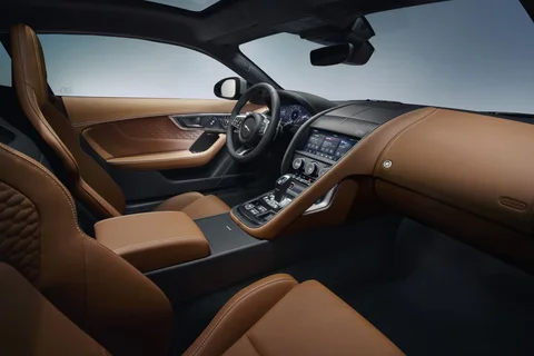 Jaguar F-type Coupé P300 2020 view 8