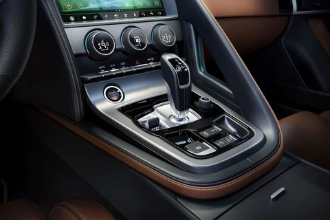 Jaguar F-type Coupé P300 2020 view 12