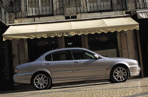 Jaguar X-Type 2.5 V6 Le Mans 2003 view 4