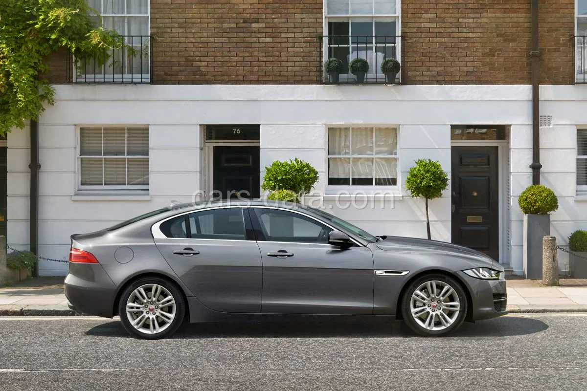 Jaguar XE 30t AWD Pure 2017 front view