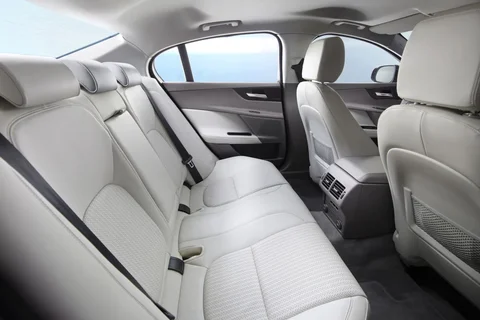Jaguar XE 30t AWD Pure 2017 view 4