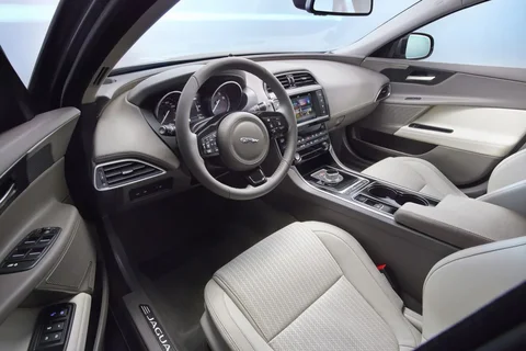 Jaguar XE 30t AWD Pure 2017 view 5