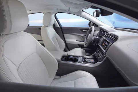 Jaguar XE 30t AWD Pure 2017 view 6