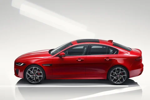 Jaguar XE D180 AWD SE 2019 view 2