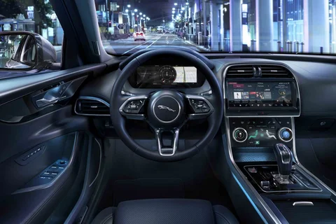Jaguar XE D180 AWD SE 2019 view 8
