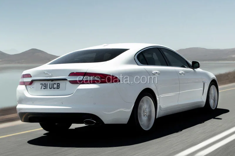 Jaguar XF 2.2D S Prestige 2014 front view