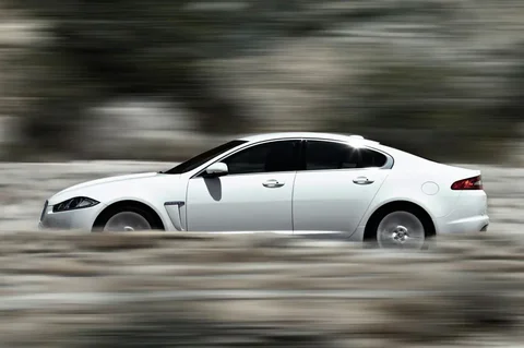 Jaguar XF 2.2D S Prestige 2014 view 5