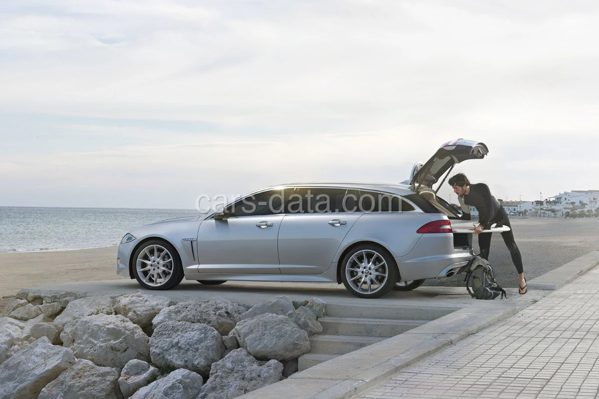 Jaguar XF Sportbrake 2.2D 2012 front view