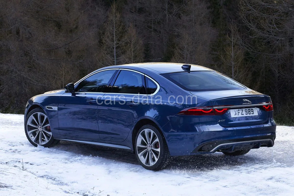 Jaguar XF D200 Dynamic SE 2020 front view