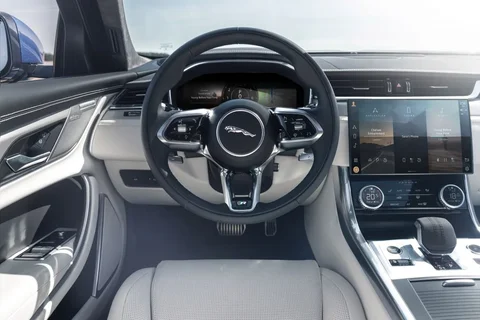 Jaguar XF D200 Dynamic SE 2020 view 11