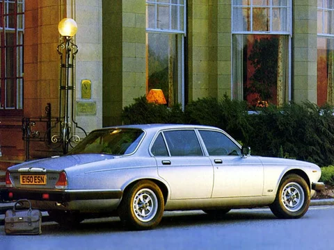 Jaguar XJ V12 1986 view 3