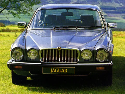 Jaguar XJ V12 1986 view 2