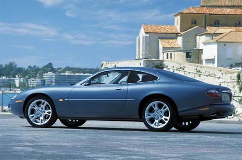 Jaguar XK XKR 2002 view 2