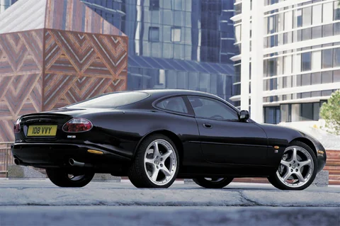 Jaguar XK XKR 2002 view 4