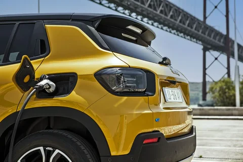 Jeep Avenger 54kWh Longitude 2023 view 7