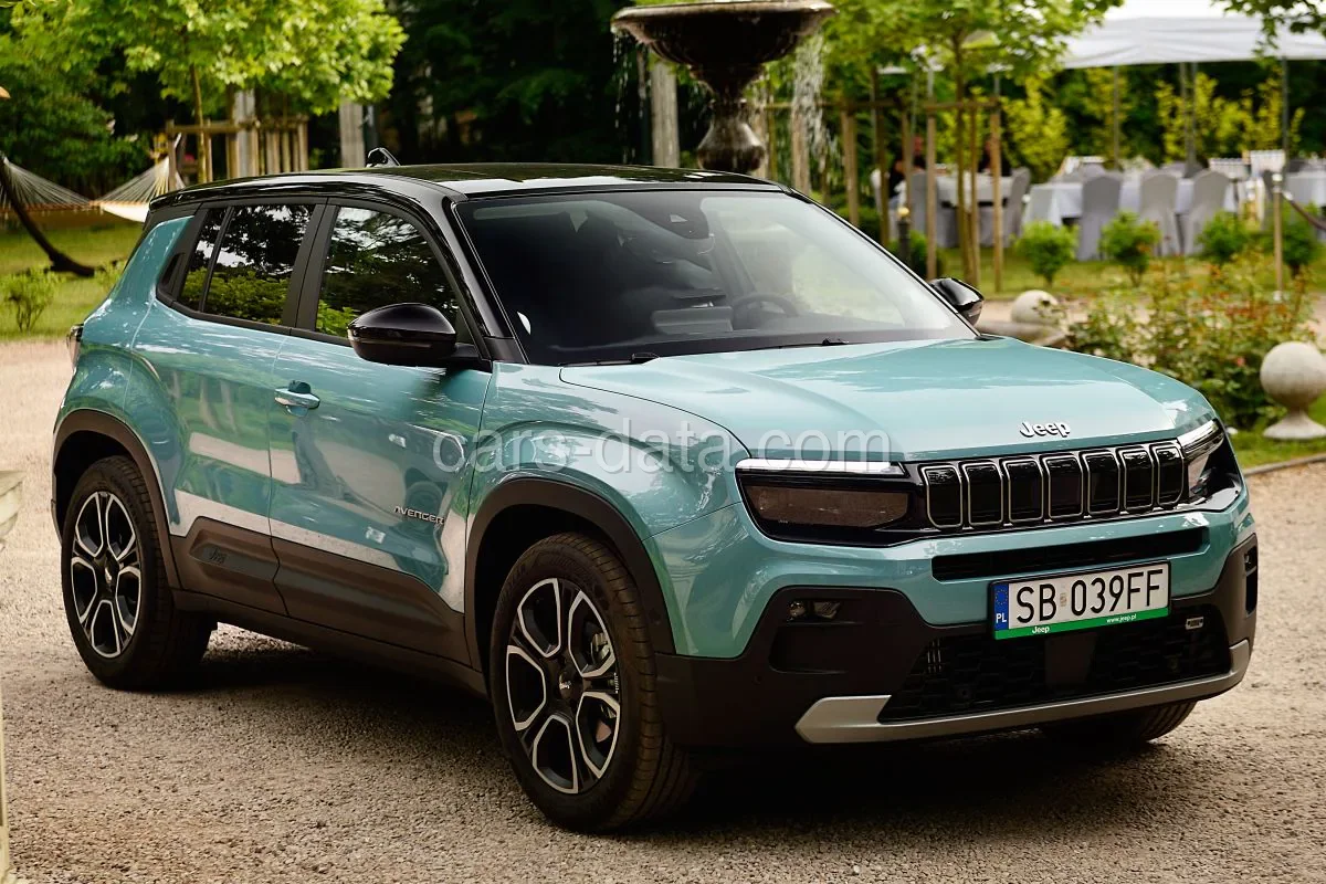 Jeep Avenger 1.2 e-Hybrid Black Edition 2026 front view