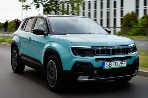 Jeep Avenger 1.2 e-Hybrid Black Edition 2026 view 3