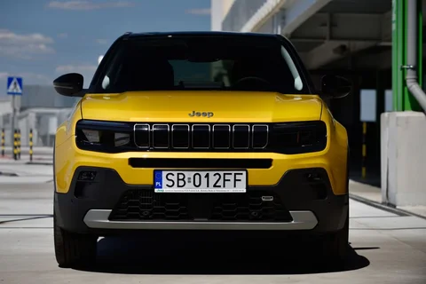 Jeep Avenger 1.2 e-Hybrid Black Edition 2026 view 5
