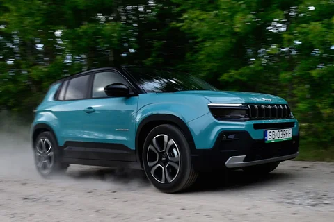 Jeep Avenger 1.2 e-Hybrid Black Edition 2026 view 6