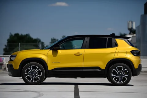 Jeep Avenger 1.2 e-Hybrid Black Edition 2026 view 8