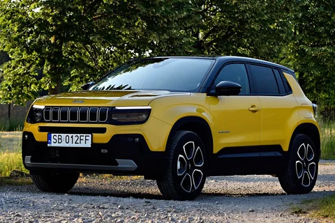 Jeep Avenger 1.2 e-Hybrid Black Edition 2026 view 9