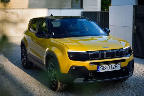 Jeep Avenger 1.2 e-Hybrid Black Edition 2026 view 11