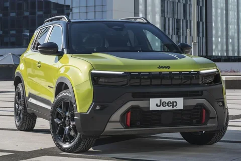 Jeep Avenger 54kWh Altitude 2026 suv view 8