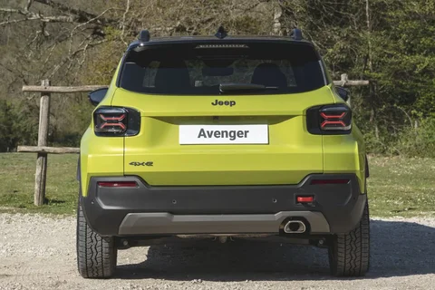 Jeep Avenger 54kWh Altitude 2026 suv view 10