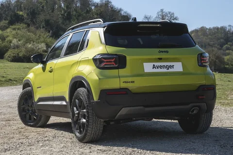 Jeep Avenger 54kWh Altitude 2026 suv view 11