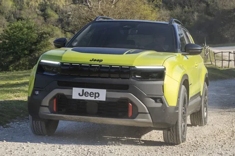 Jeep Avenger 54kWh Altitude 2026 suv view 12