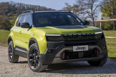 Jeep Avenger 54kWh Altitude 2026 suv view 1