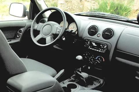 Jeep Cherokee 2.5 CRD Limited 2001 view 6