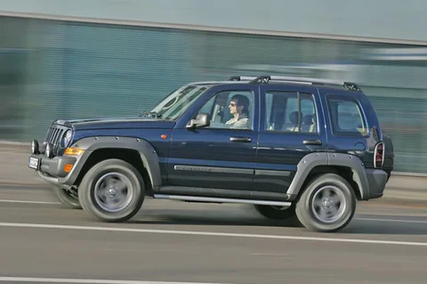 Jeep Cherokee 2.4i Sport 2005 view 3