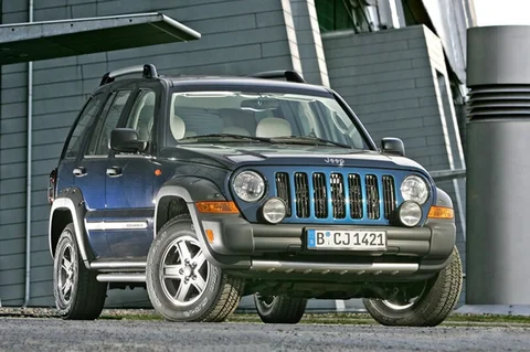 Jeep Cherokee 2.4i Sport 2005 view 4