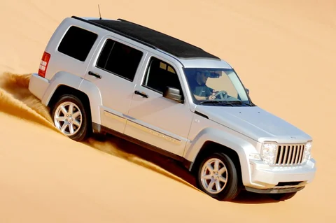 Jeep Cherokee 3.7 V6 Limited 2008 view 2