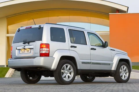 Jeep Cherokee 3.7 V6 Limited 2008 view 3