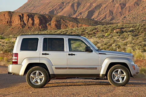 Jeep Cherokee 3.7 V6 Limited 2008 view 4