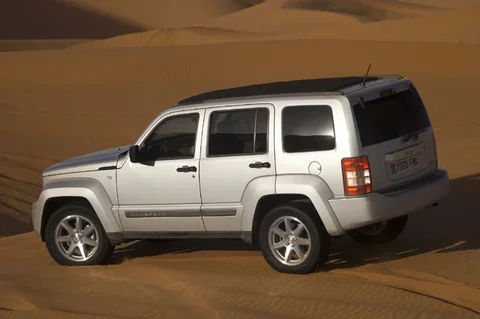Jeep Cherokee 3.7 V6 Limited 2008 view 8