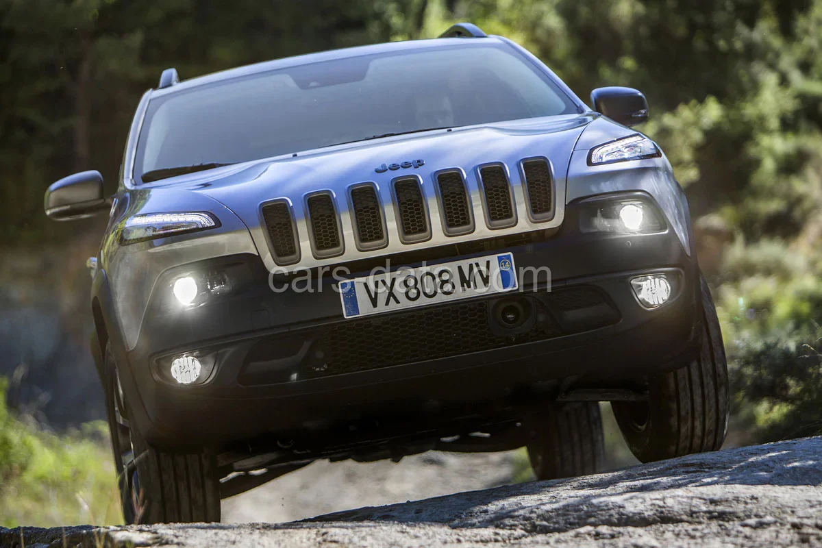 Jeep Cherokee 2.2 CRD AWD Longitude 2015 front view