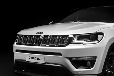 Jeep Compass 4xe 240 PHEV Upland 2022 view 4