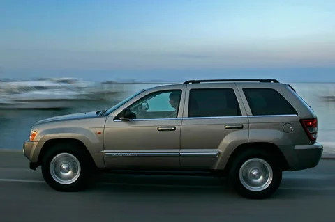 Jeep Grand Cherokee 4.7 V8 Laredo 2005 view 2