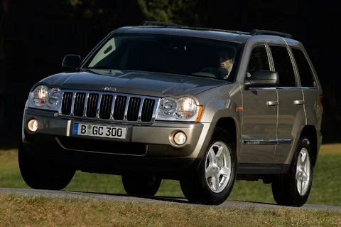 Jeep Grand Cherokee 4.7 V8 Laredo 2005 view 4