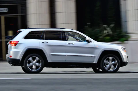 Jeep Grand Cherokee 3.6 V6 Laredo 2011 view 3