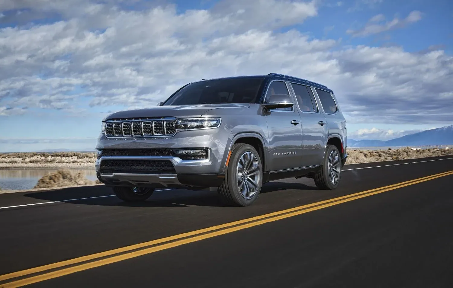 Jeep Grand Wagoneer 4WD 3.0L 2023 suv vedere frontală
