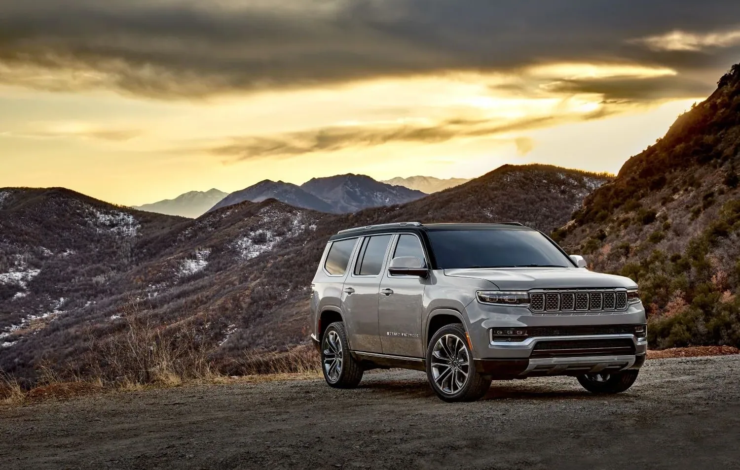 Jeep Grand Wagoneer 2023 — Exterior 1