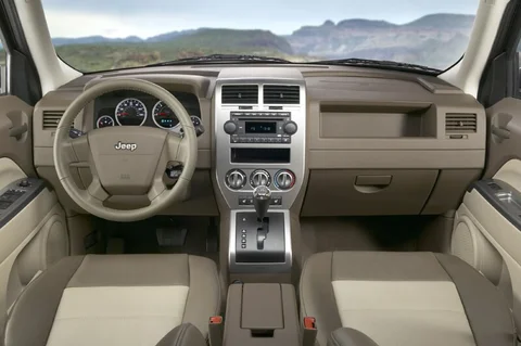 Jeep Patriot 2.4 Limited 2007 view 10